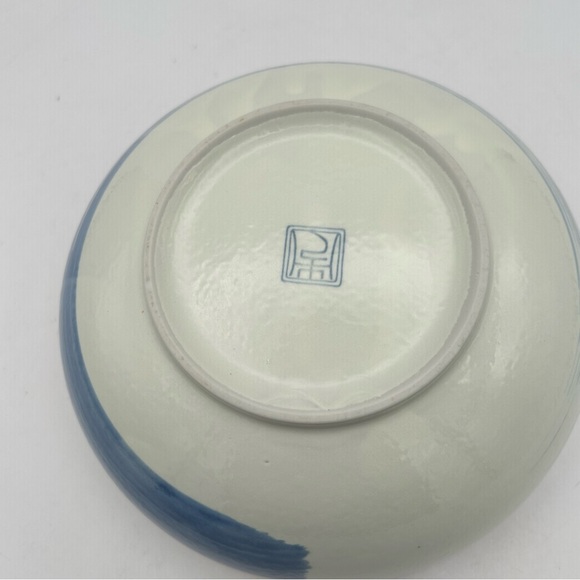TEXTURED JAPAN CERAMIC RICE SOUP RAMEN BOWL BLUE WHITE SPIRAL WAVE 7-3/4” - Picture 3 of 15